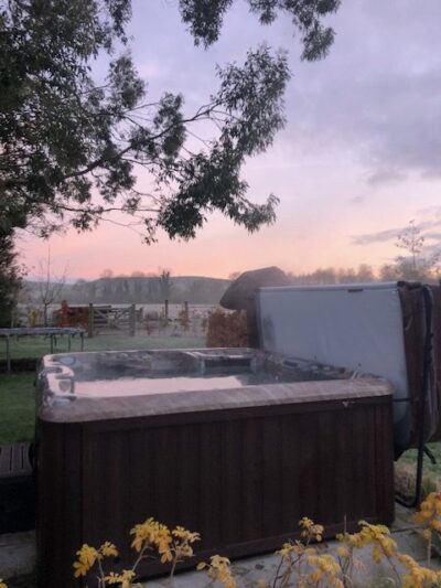 l37761_37768_Honeybee-Glamping-Pool-rotated-1