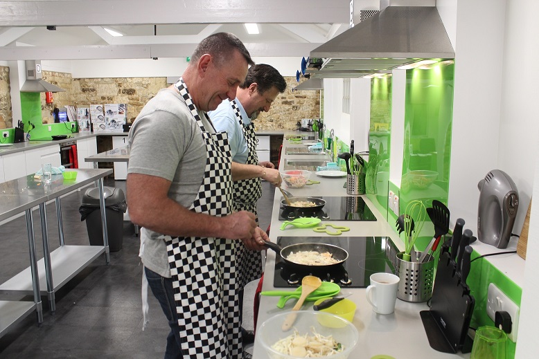 l4550_4640_The-Farm-Cookery-School-cooking-c